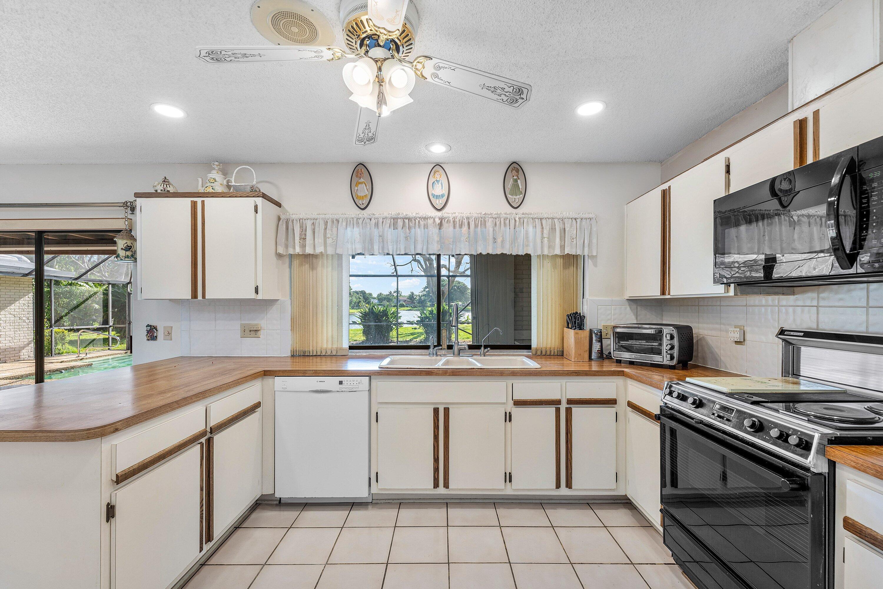 7290 Encina Lane