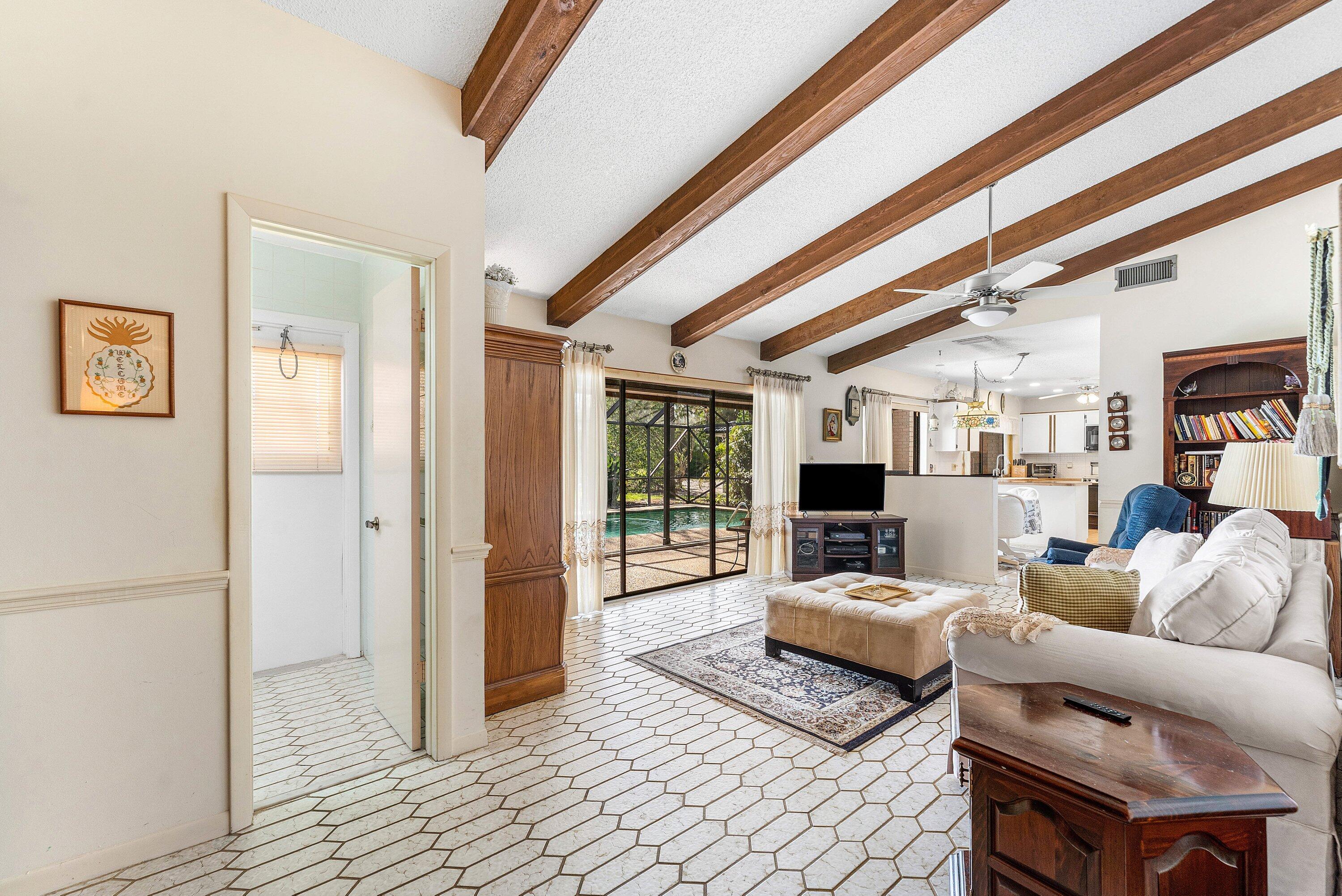 7290 Encina Lane