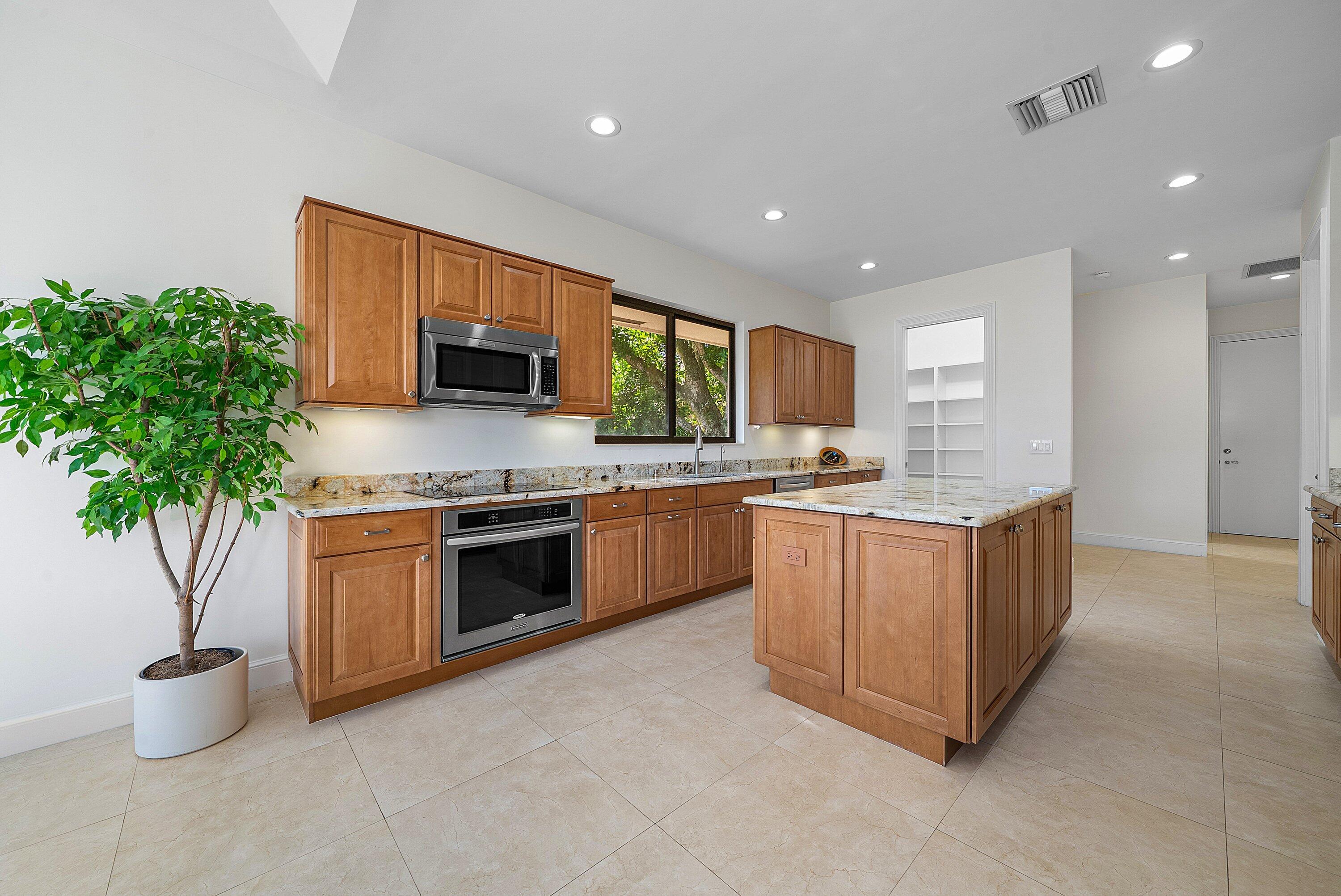 4044 PACAYA Circle