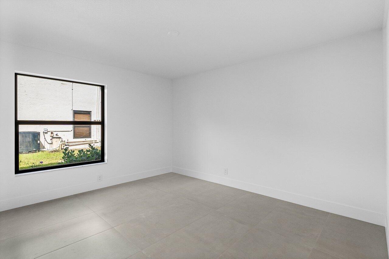 2049 SW 35th Avenue