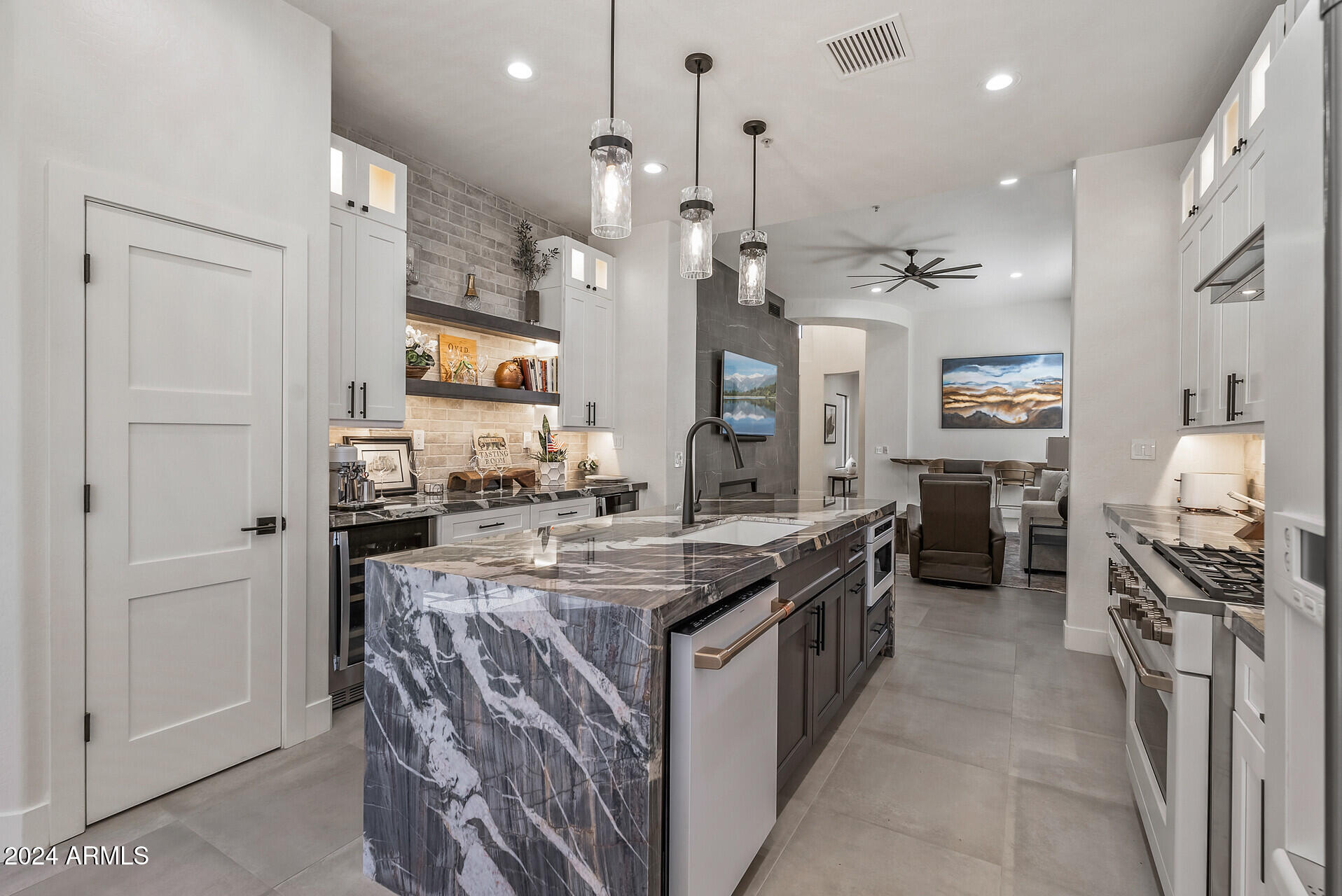 19550 N GRAYHAWK Drive, 1127