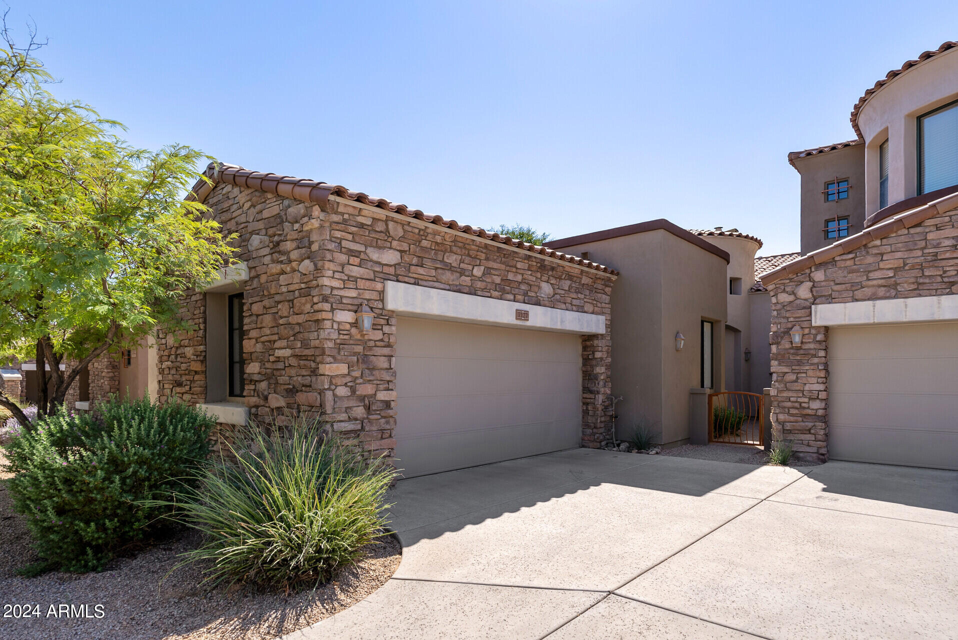 19550 N GRAYHAWK Drive, 1127