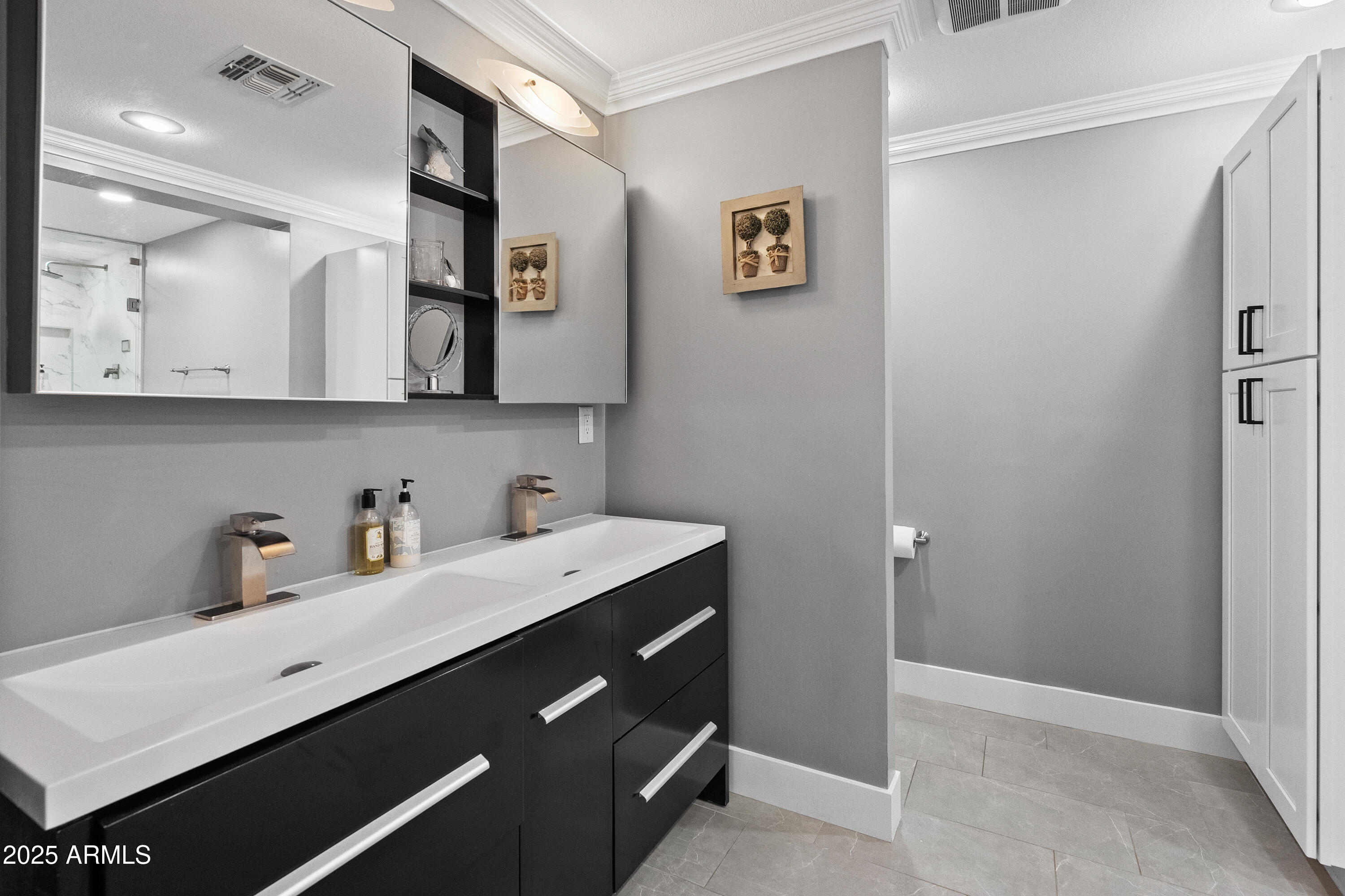 6715 E MONTECITO Avenue