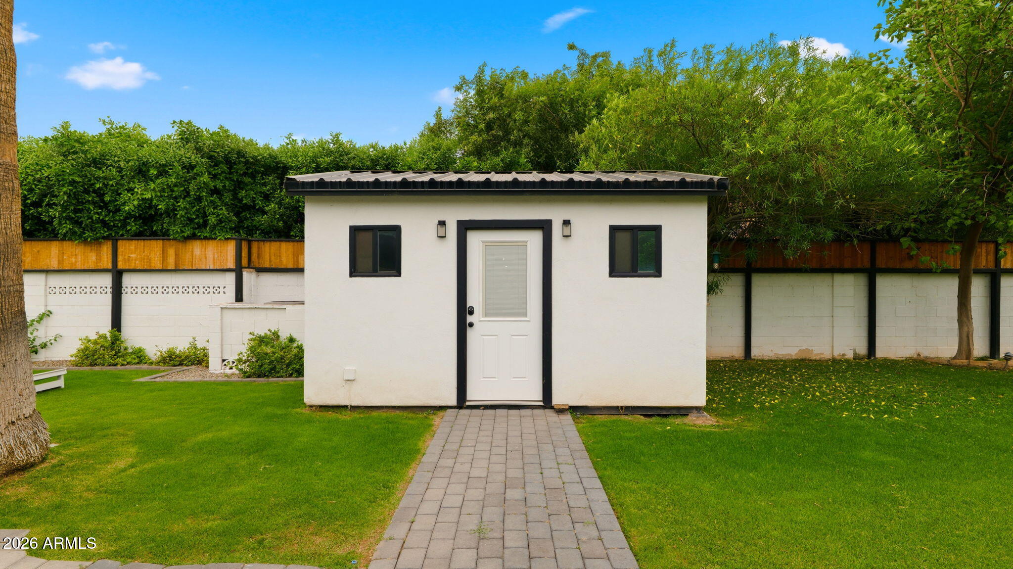 6715 E MONTECITO Avenue