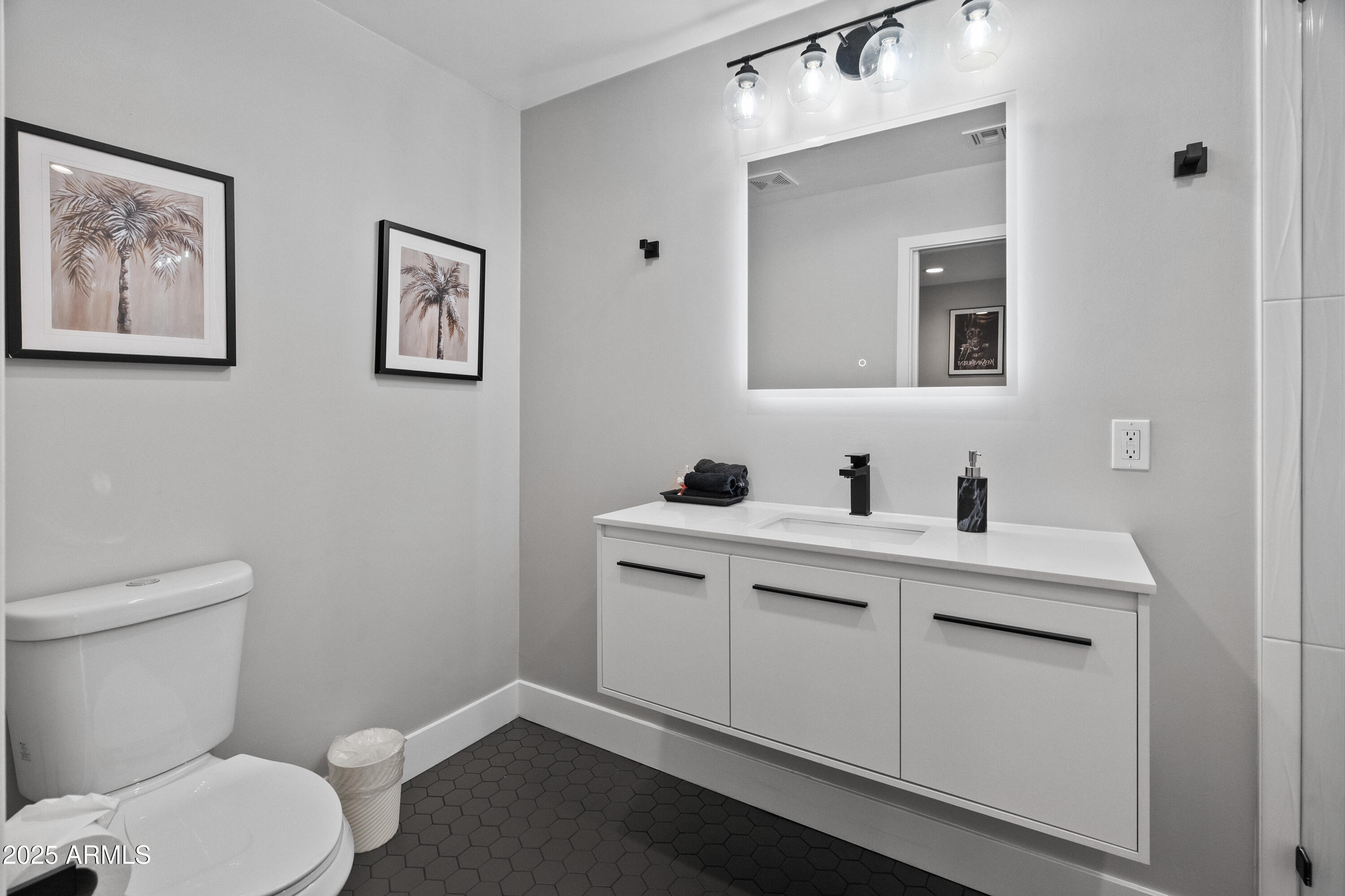 6715 E MONTECITO Avenue