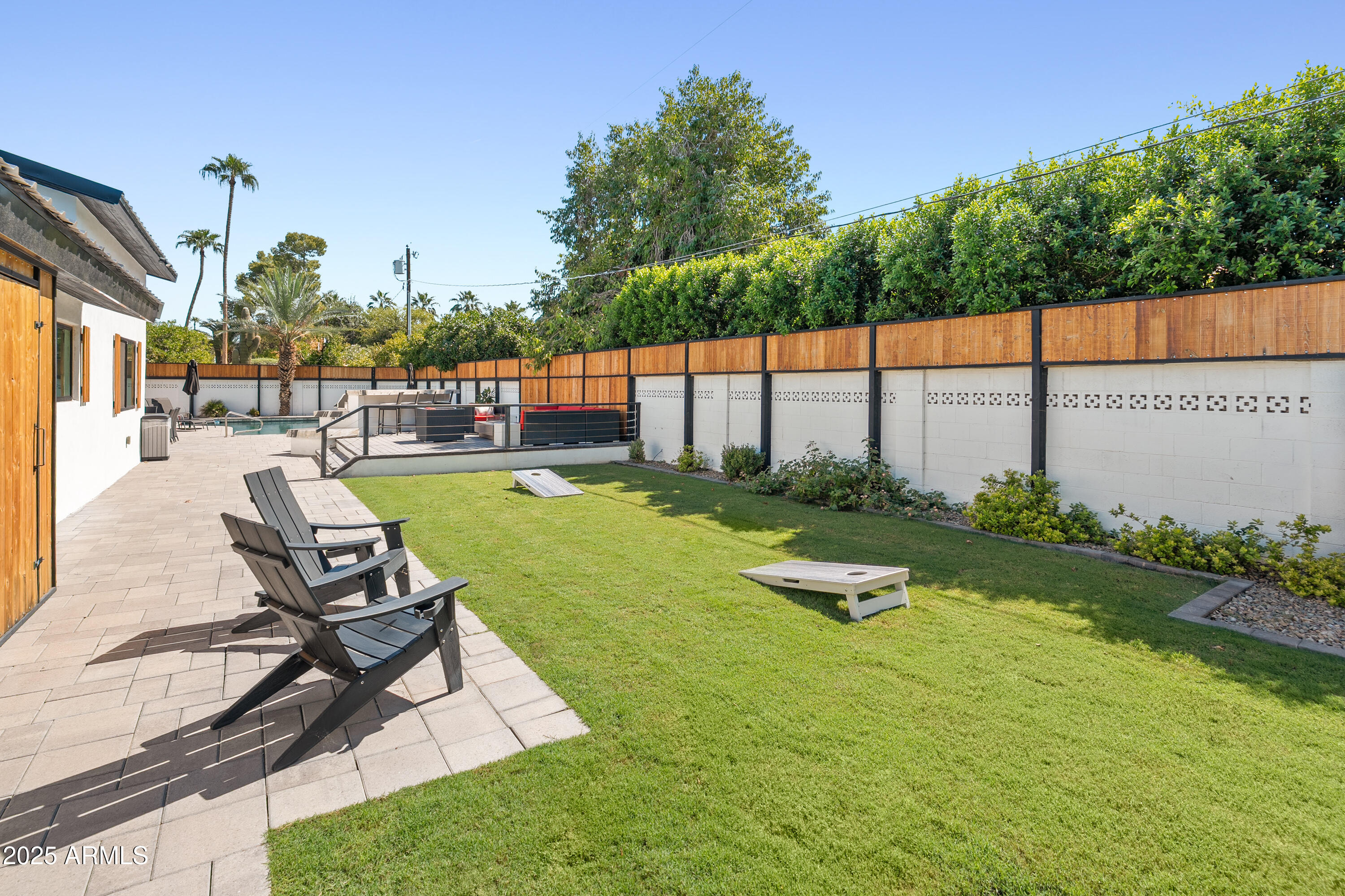 6715 E MONTECITO Avenue