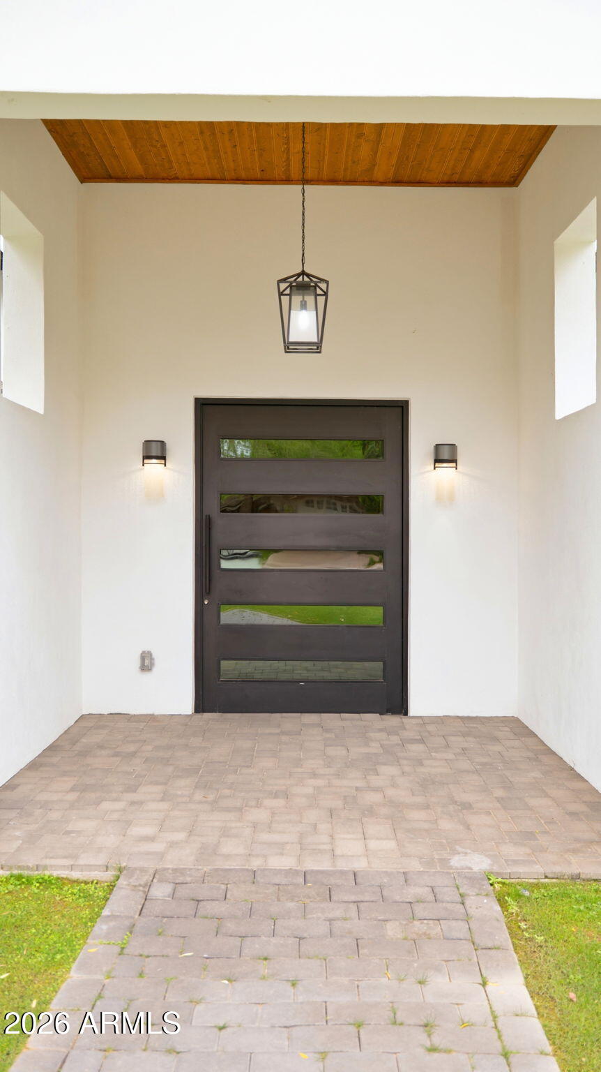 6715 E MONTECITO Avenue