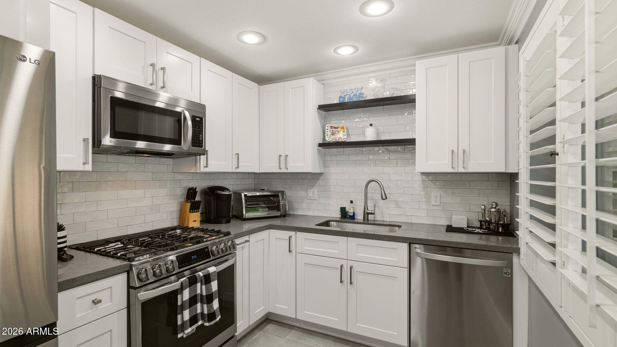 6715 E MONTECITO Avenue