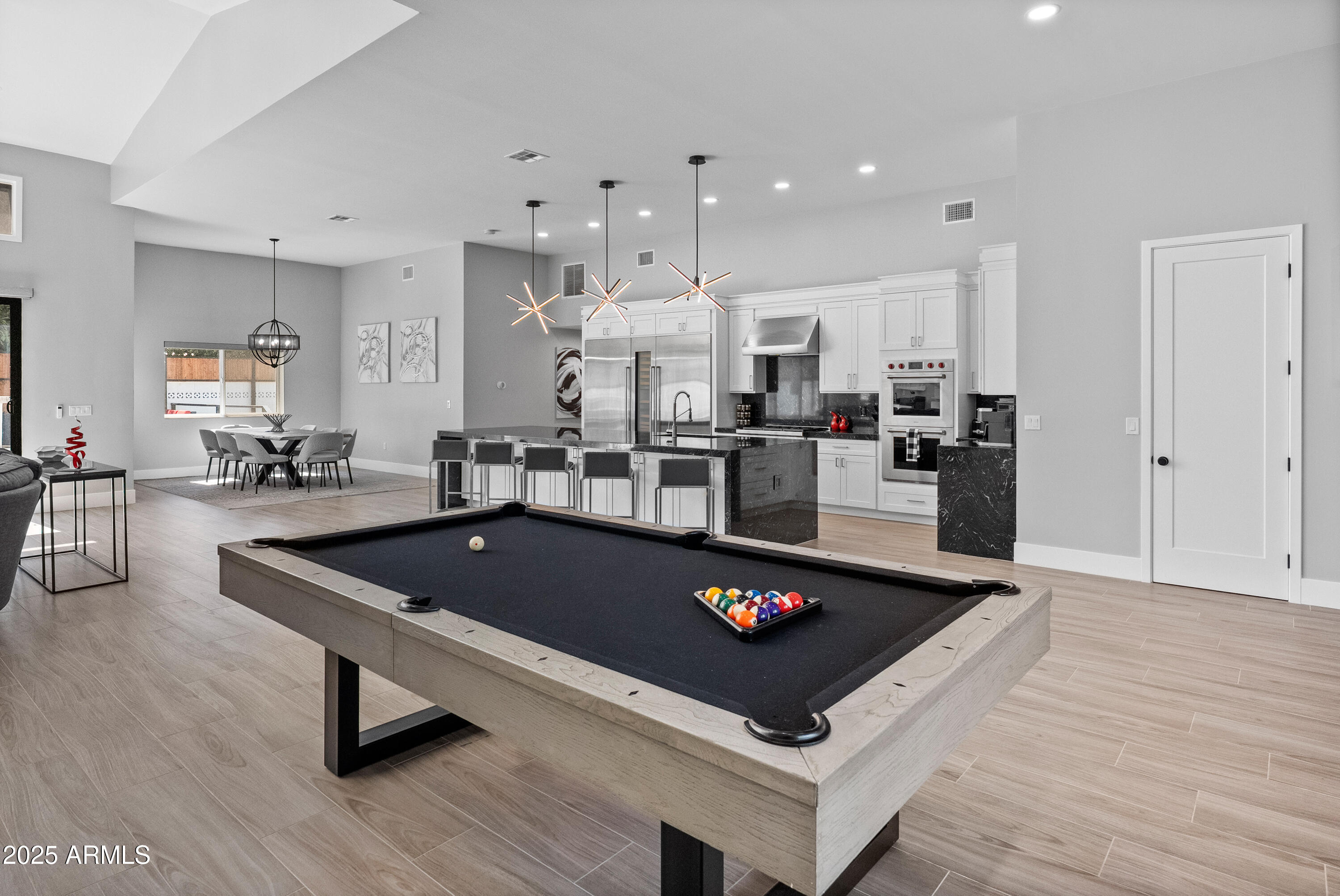 6715 E MONTECITO Avenue