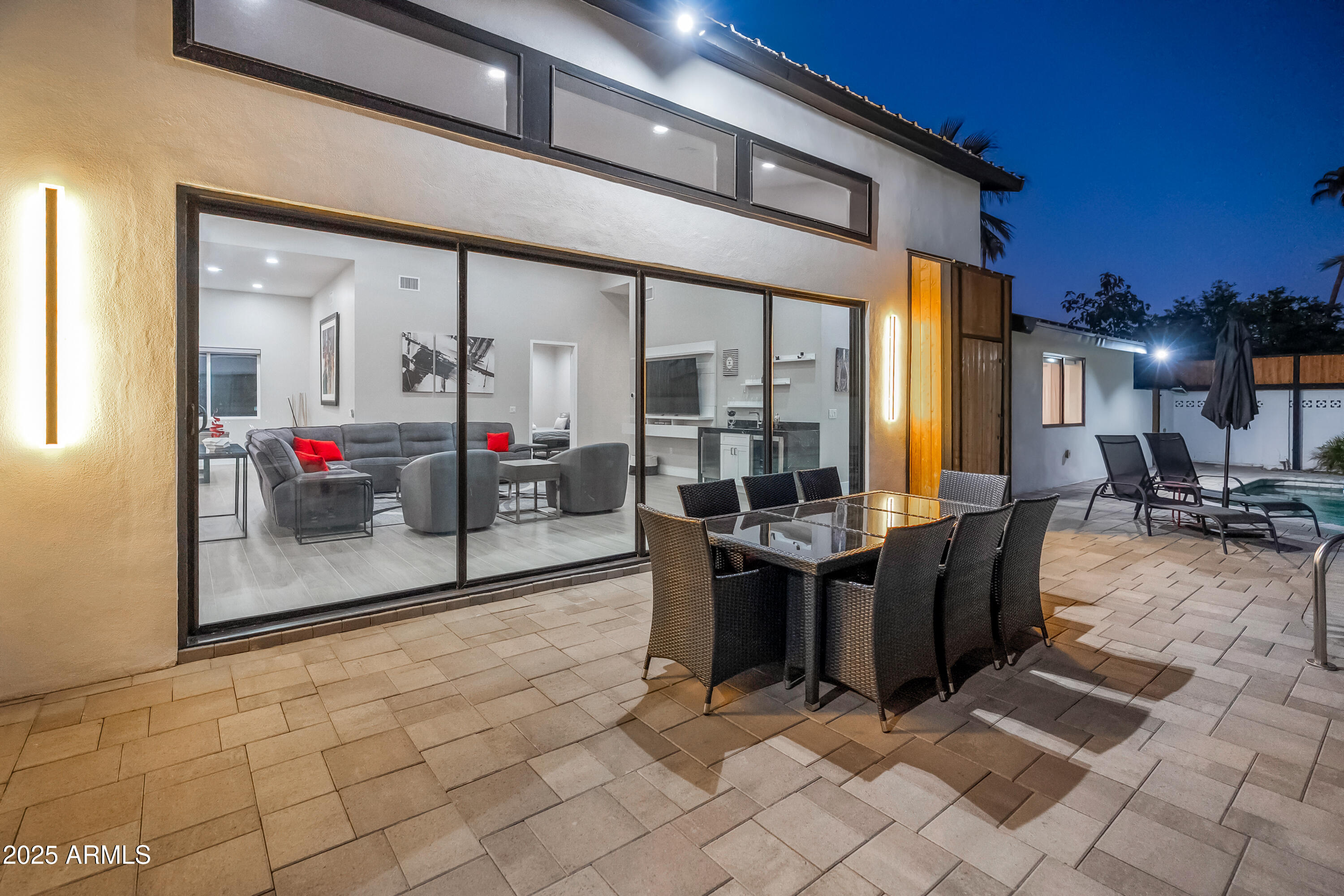 6715 E MONTECITO Avenue