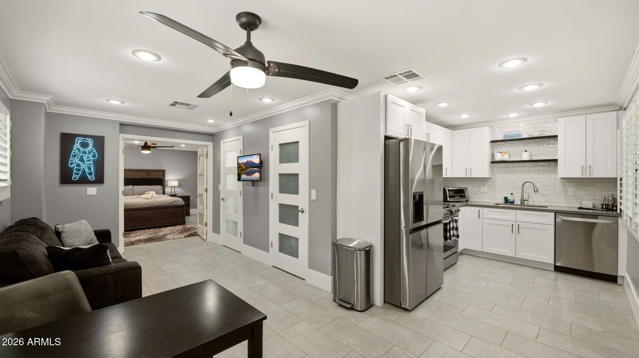 6715 E MONTECITO Avenue