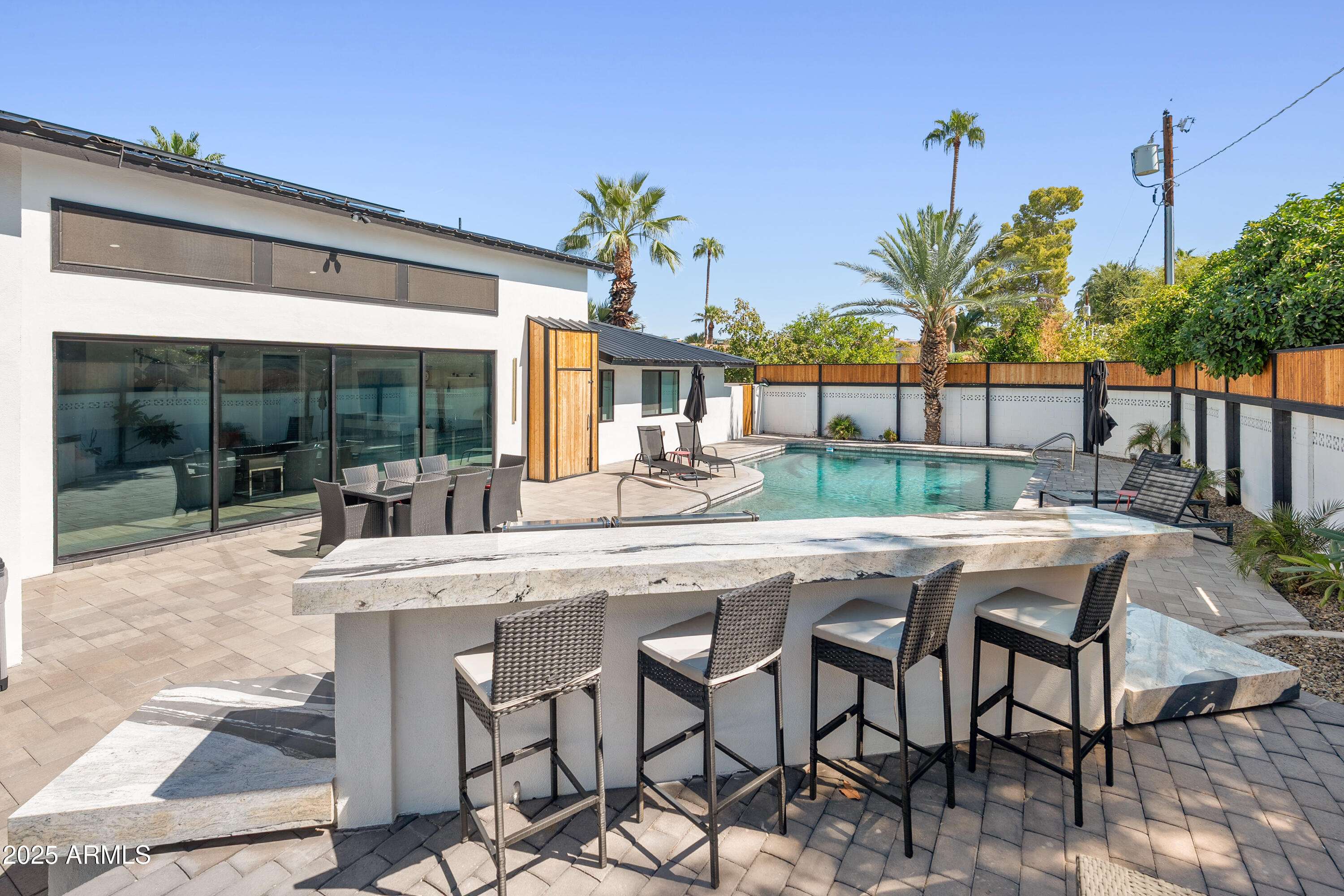 6715 E MONTECITO Avenue