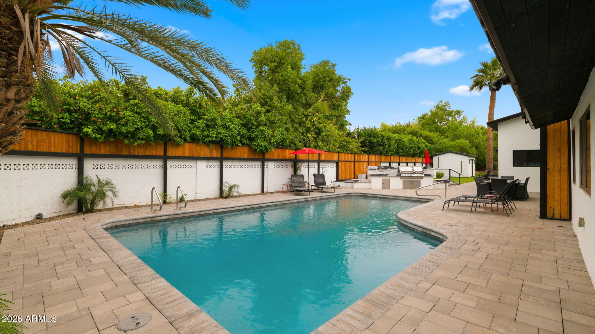 6715 E MONTECITO Avenue