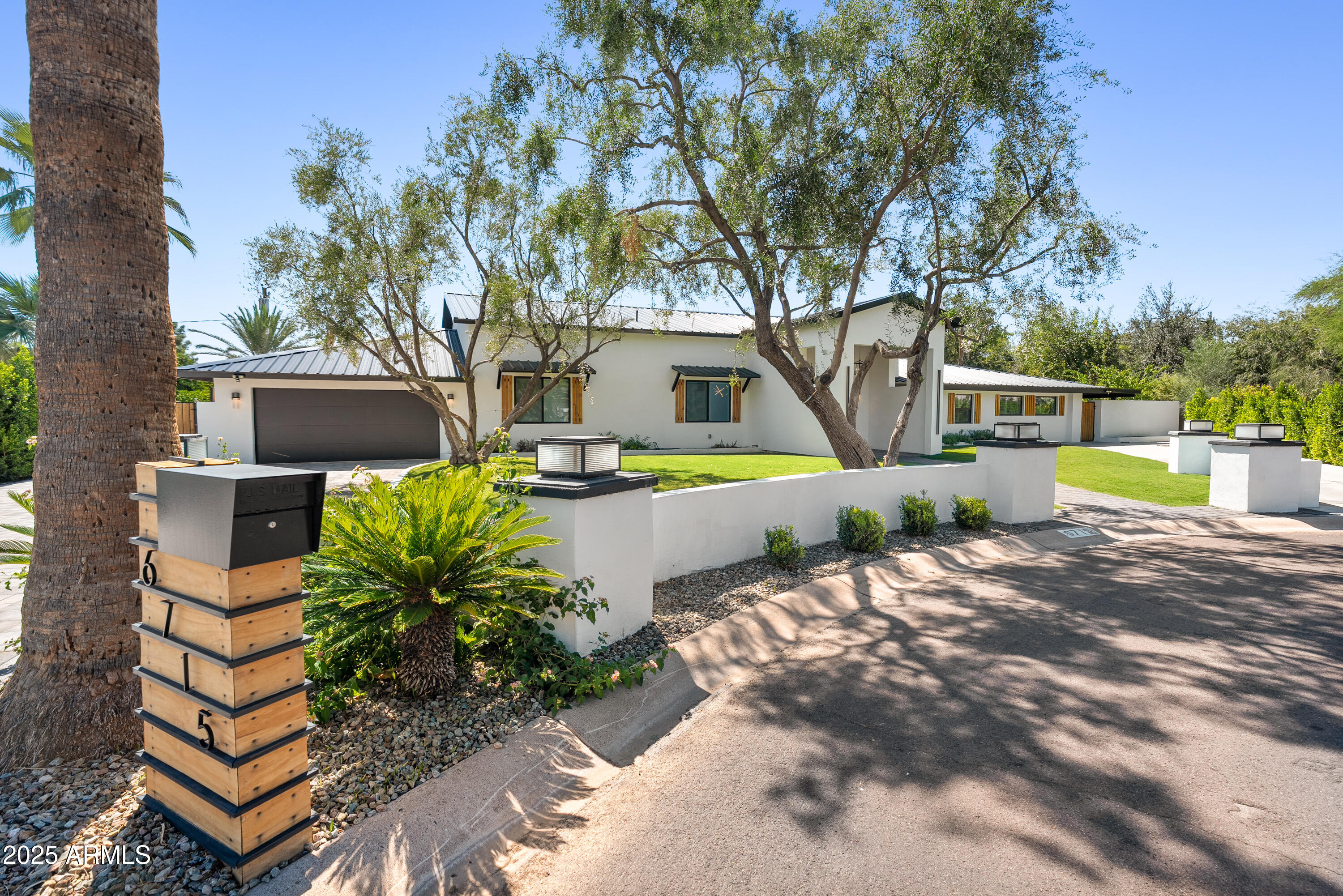 6715 E MONTECITO Avenue