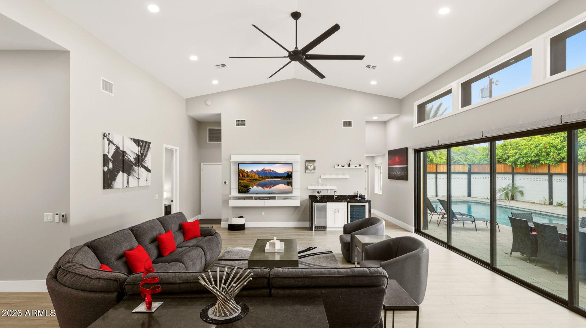 6715 E MONTECITO Avenue