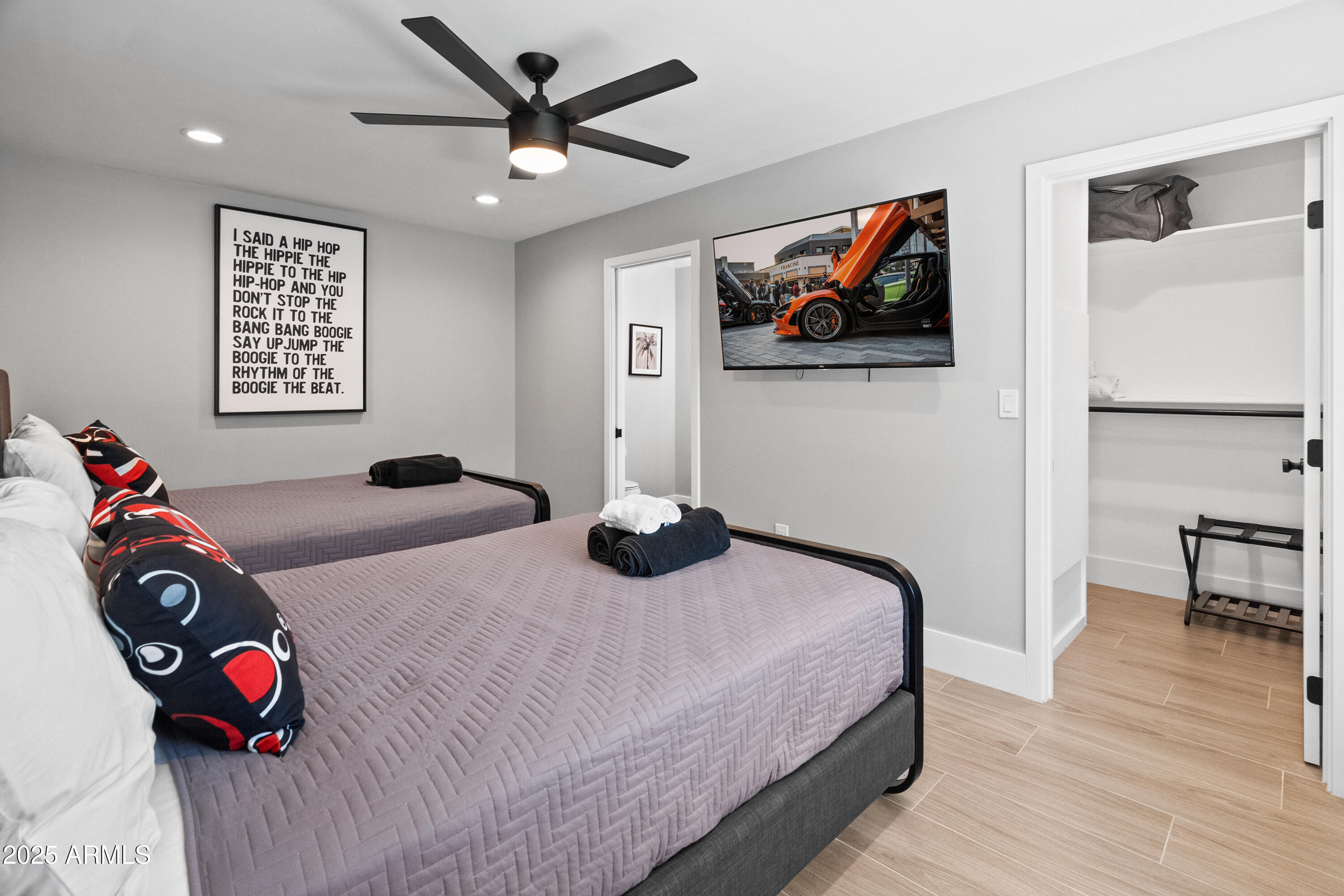 6715 E MONTECITO Avenue