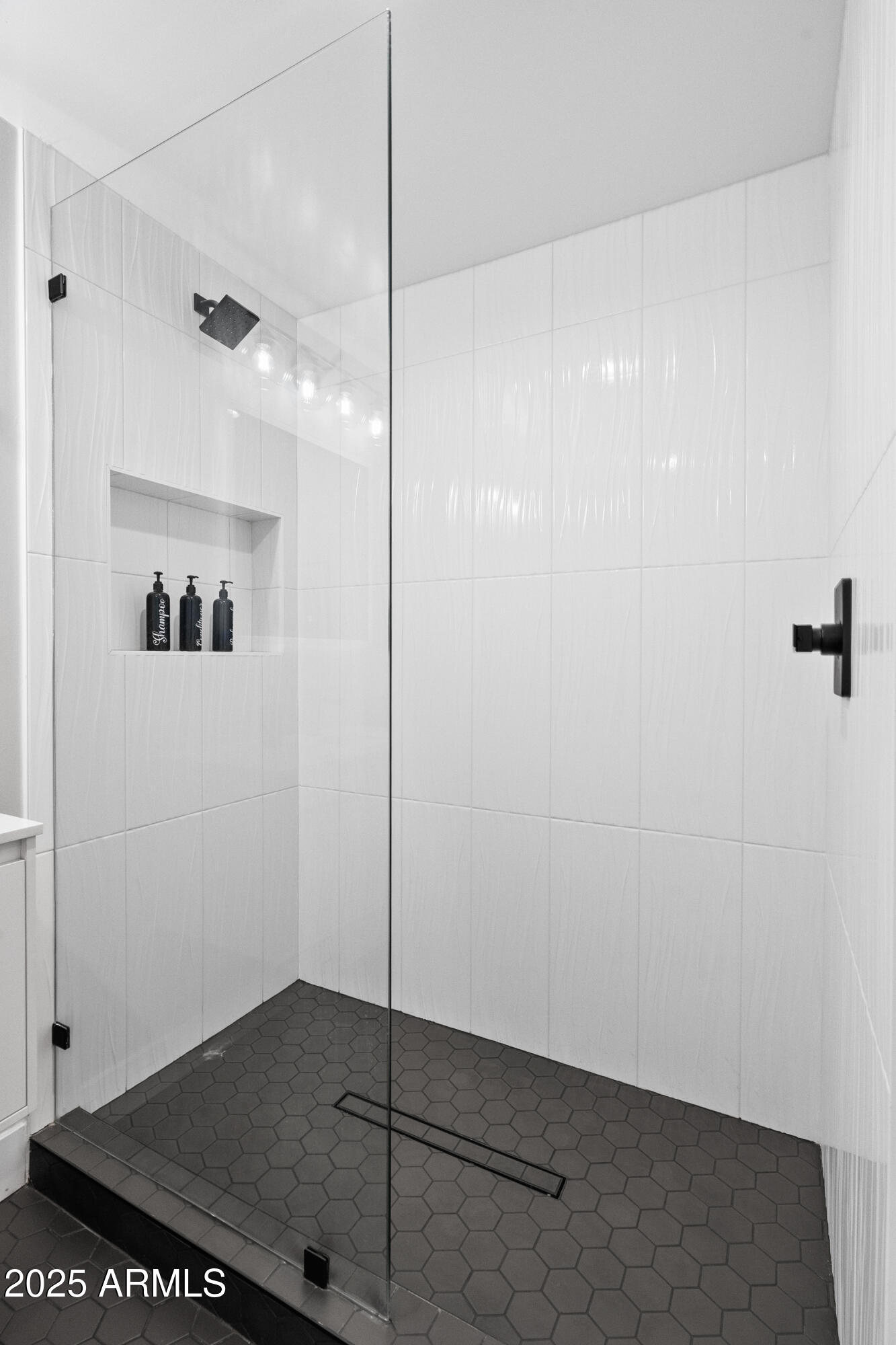 6715 E MONTECITO Avenue