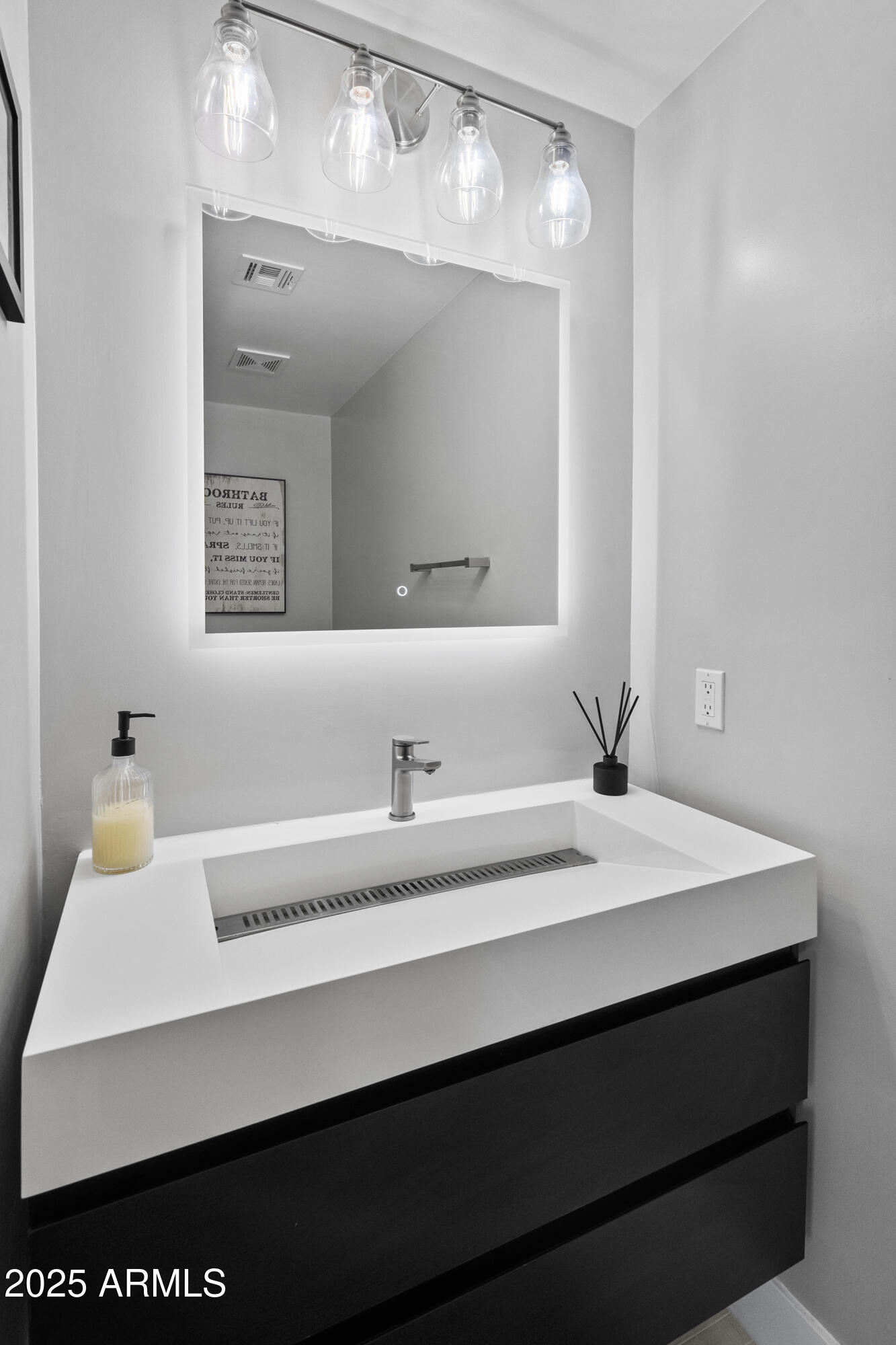 6715 E MONTECITO Avenue