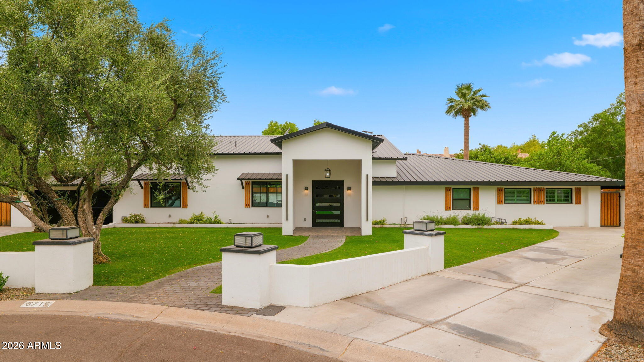 6715 E MONTECITO Avenue