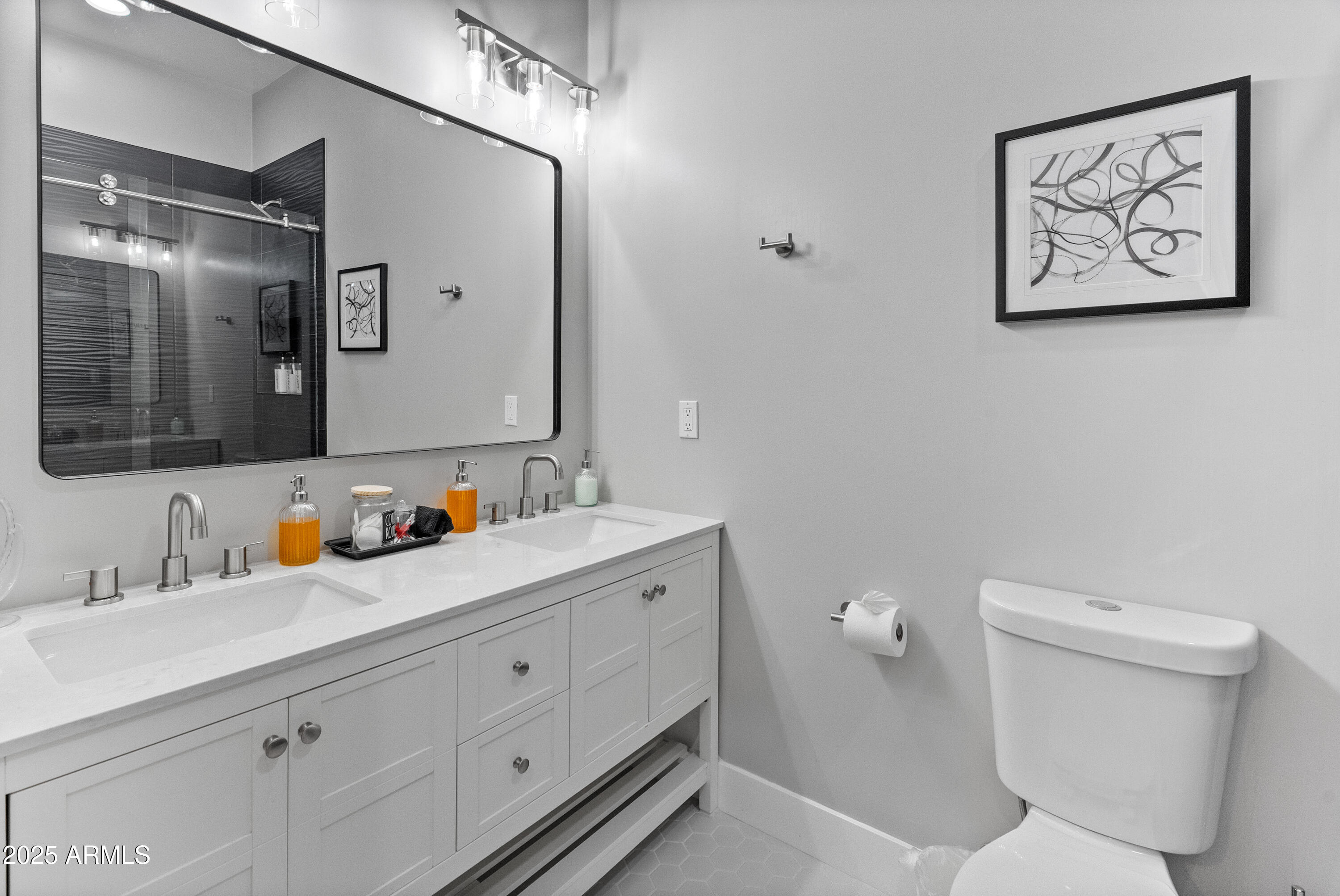 6715 E MONTECITO Avenue