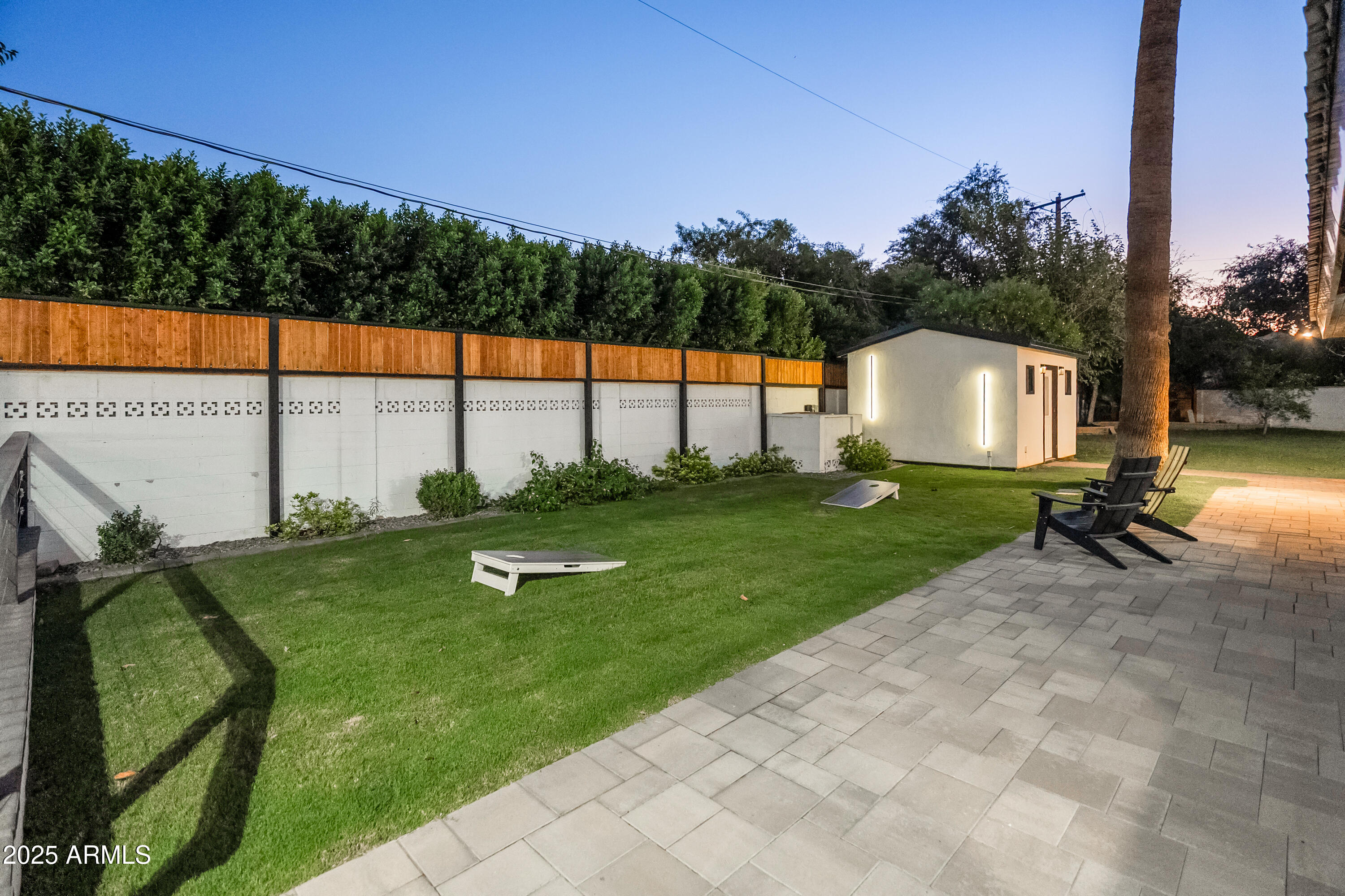 6715 E MONTECITO Avenue