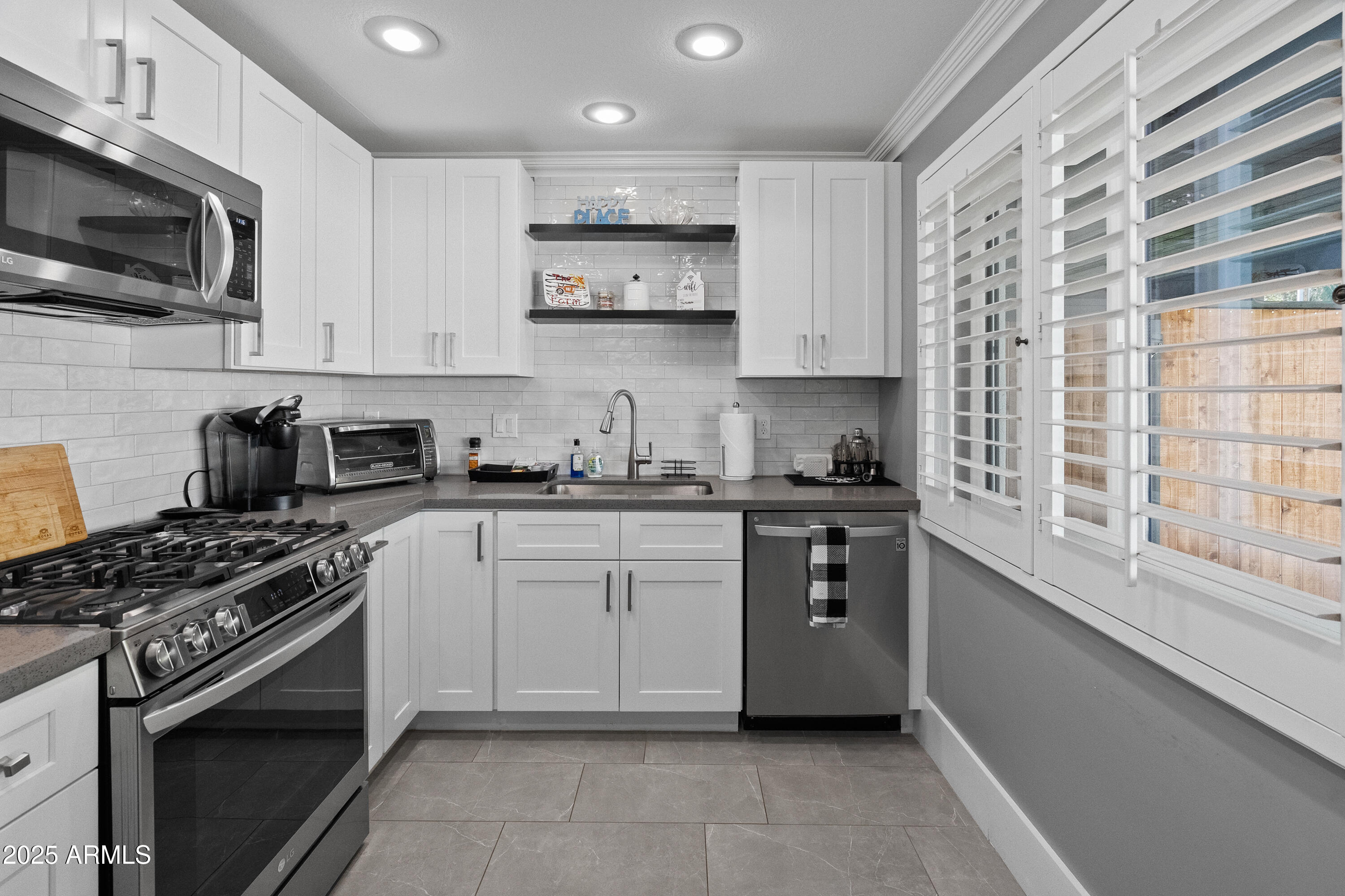 6715 E MONTECITO Avenue