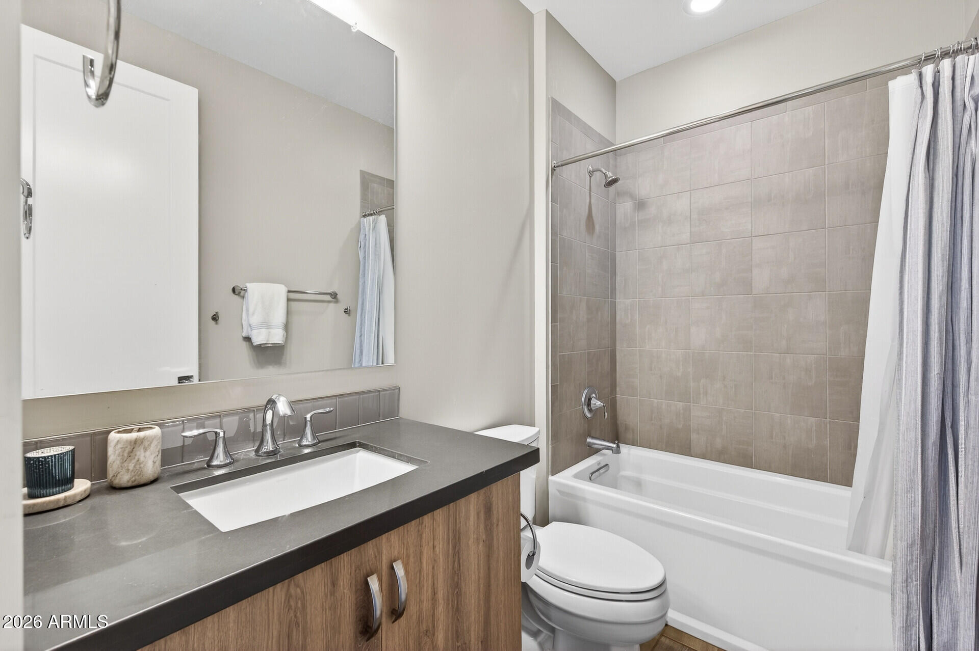 1717 E MORTEN Avenue 38