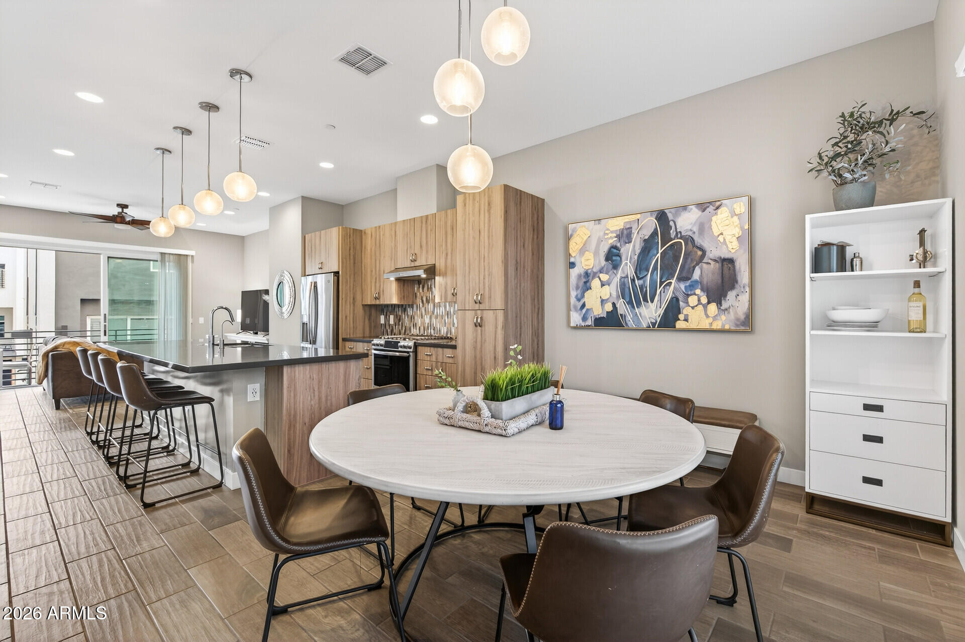 1717 E MORTEN Avenue 38