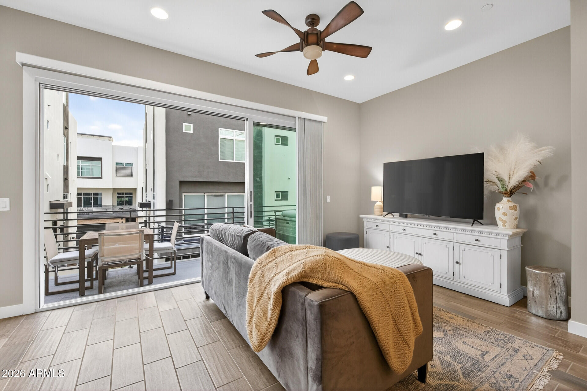 1717 E MORTEN Avenue 38