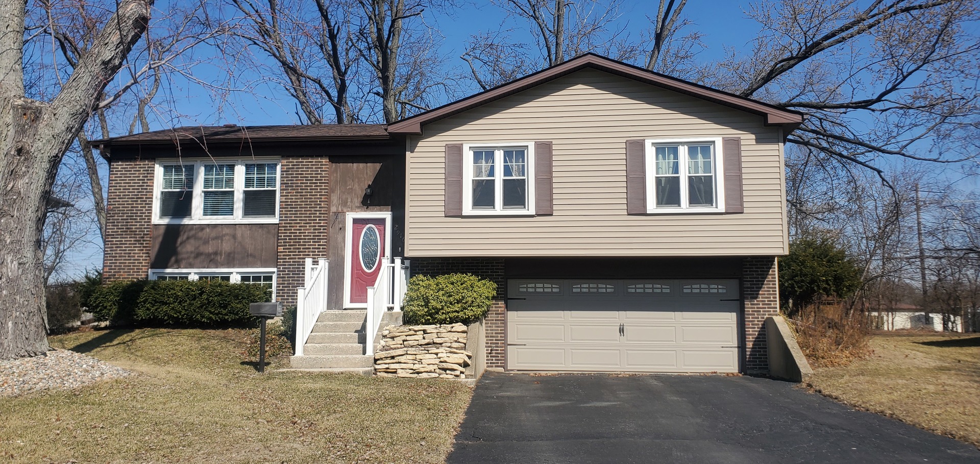2916 Brentwood Court