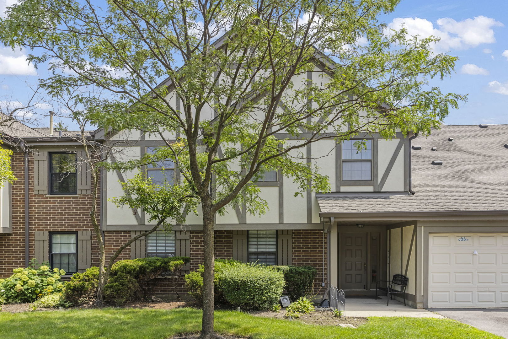 340 Essex Court Unit: B