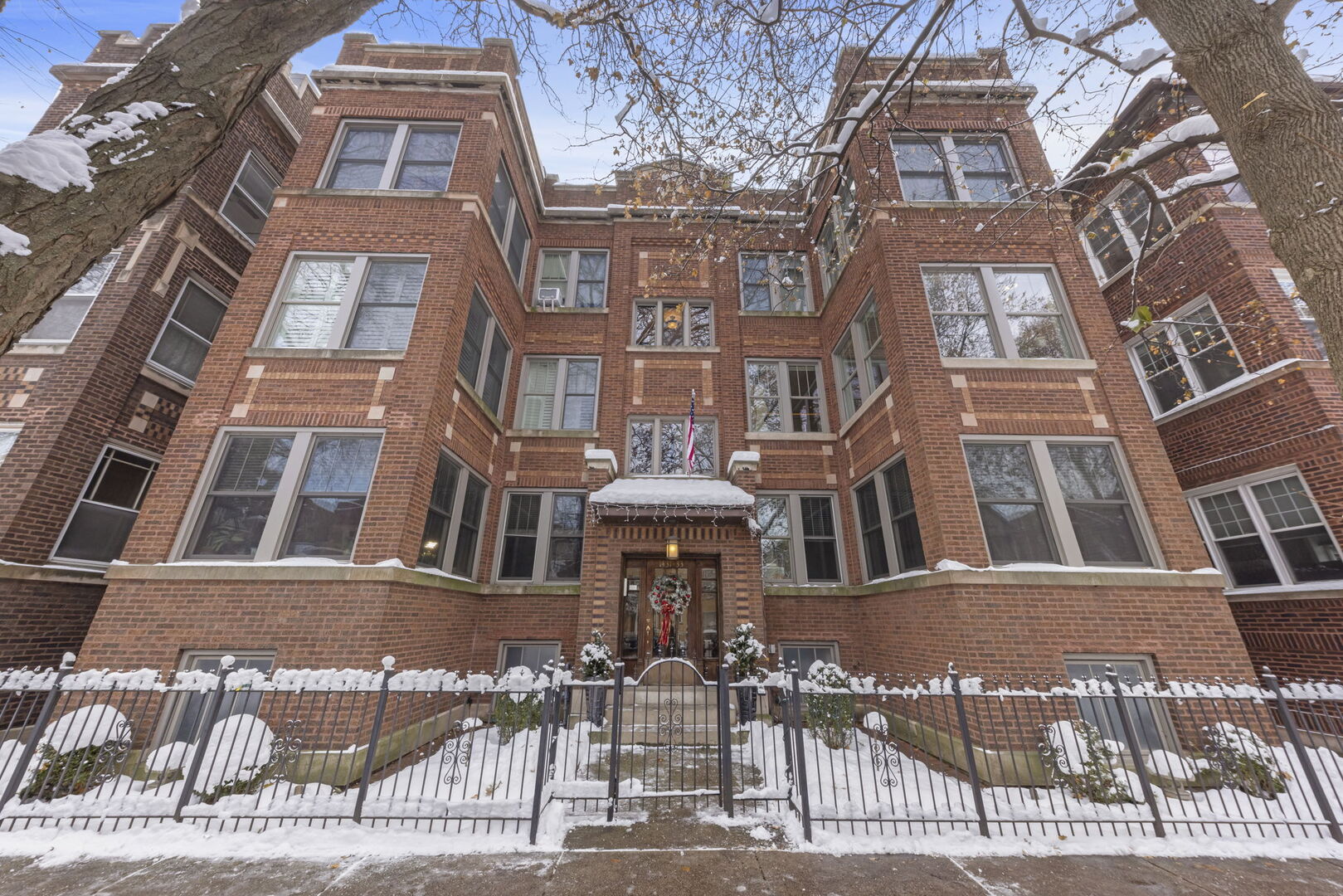 1433 W Rosemont Avenue Unit: 1W