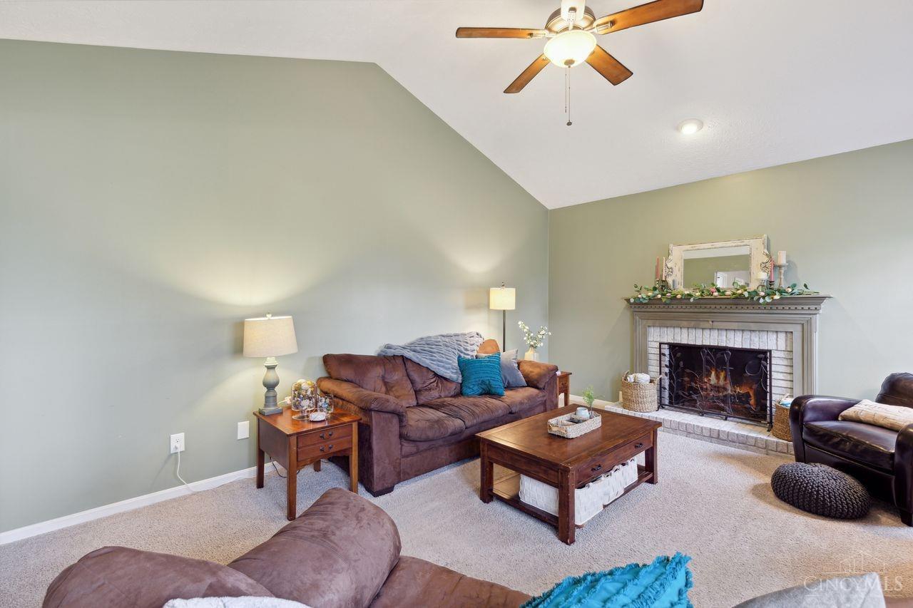 6423 Hummingbird Drive