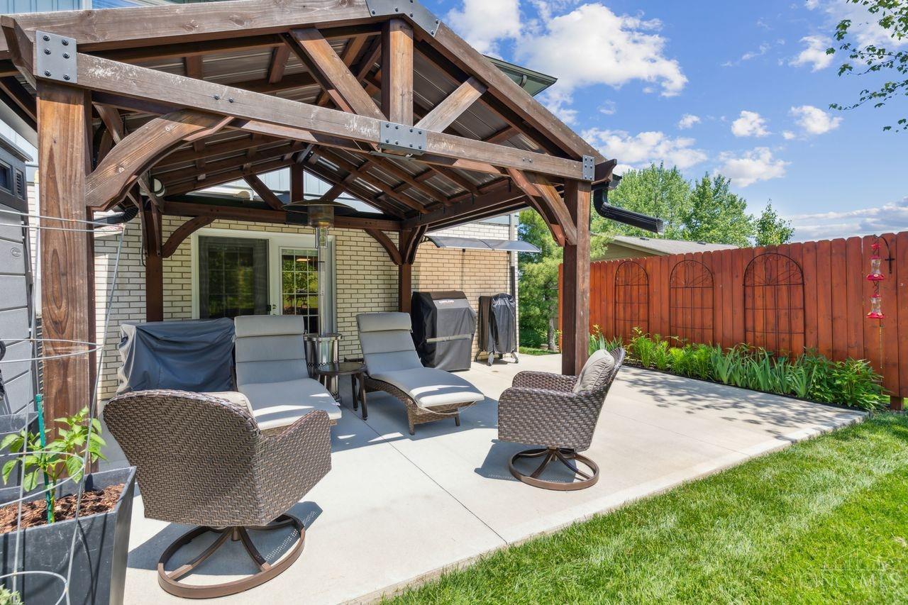 1112 Deerfield Road B