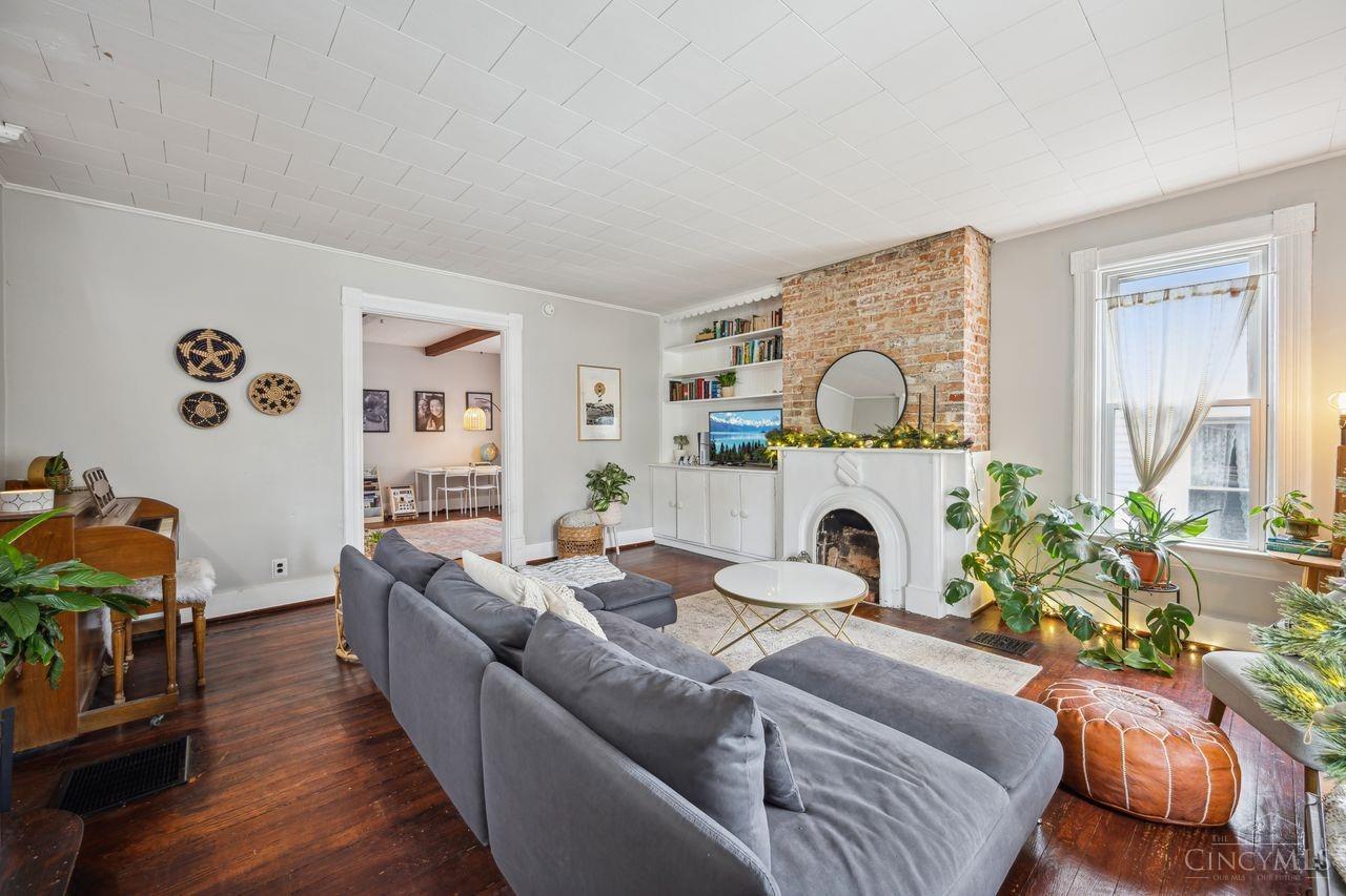 305 E Mulberry Street