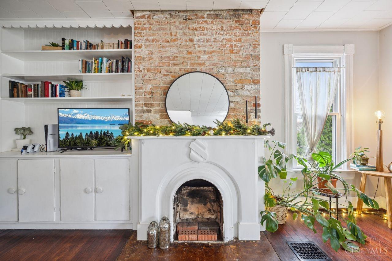 305 E Mulberry Street