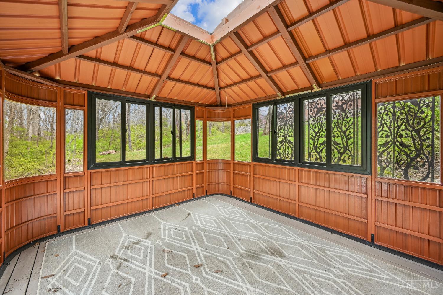 9950 Thoroughbred Lane