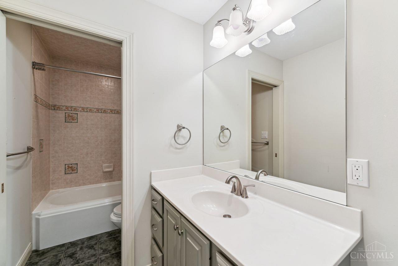 9950 Thoroughbred Lane