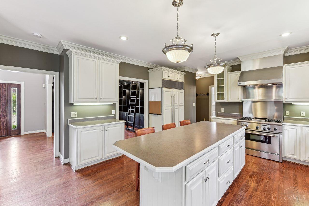 9950 Thoroughbred Lane