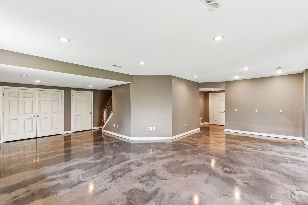 9950 Thoroughbred Lane