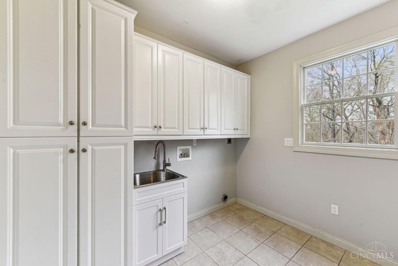 9950 Thoroughbred Lane