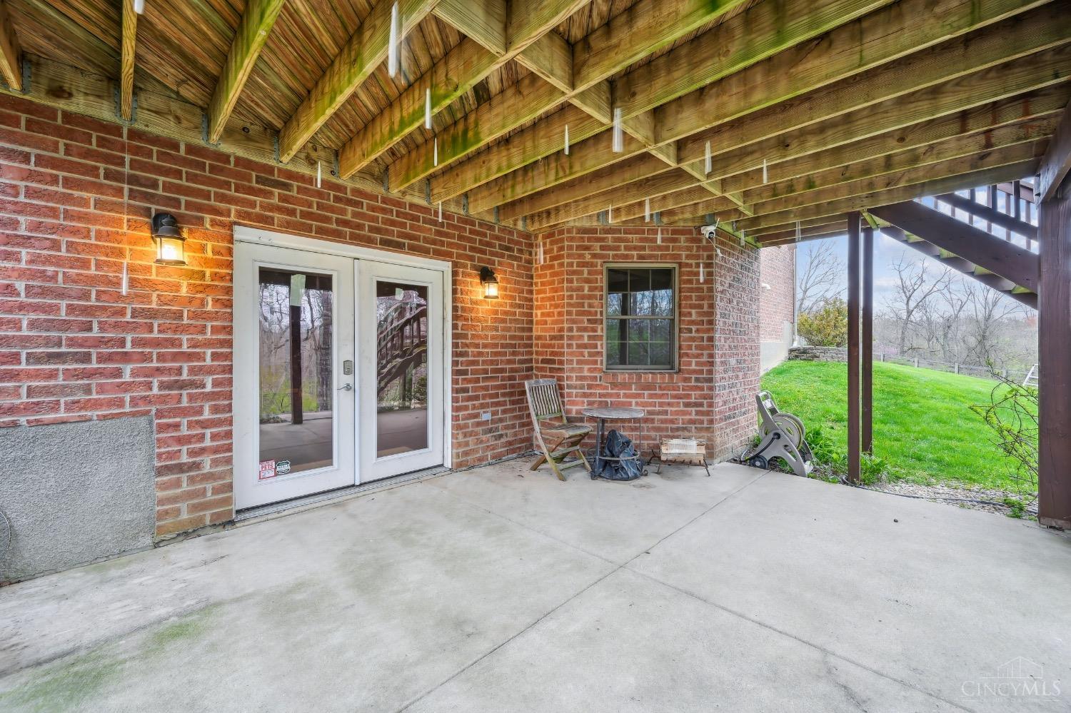 9950 Thoroughbred Lane