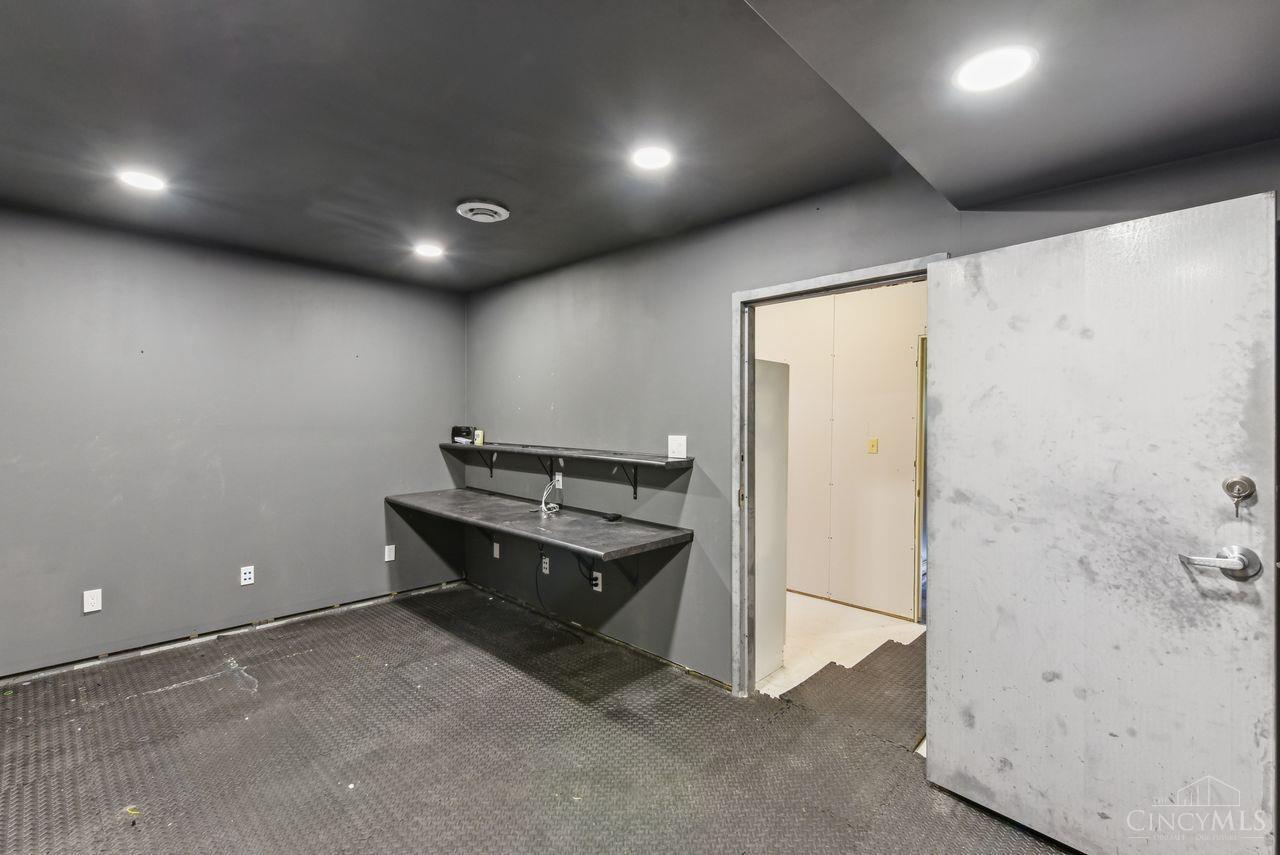 9950 Thoroughbred Lane