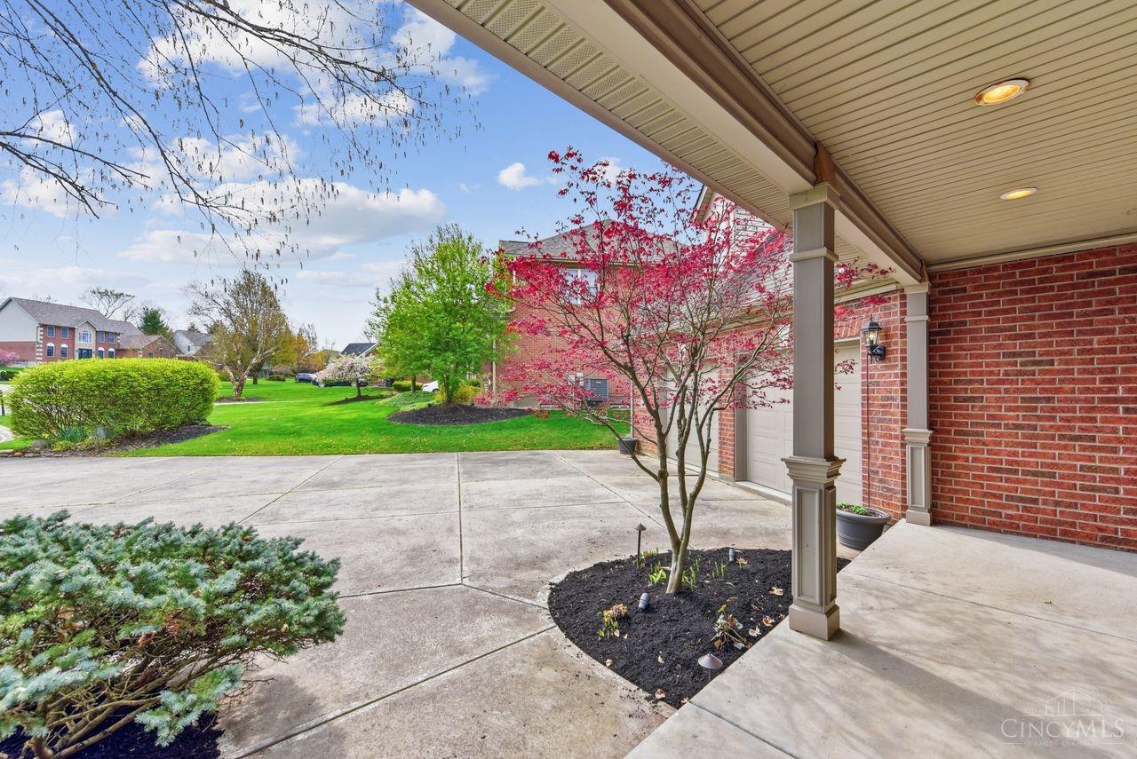 9950 Thoroughbred Lane