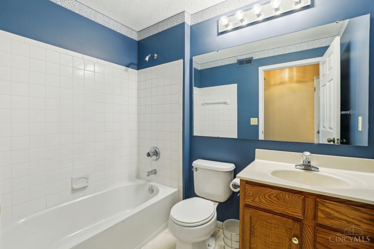4511 North Shore Drive 202