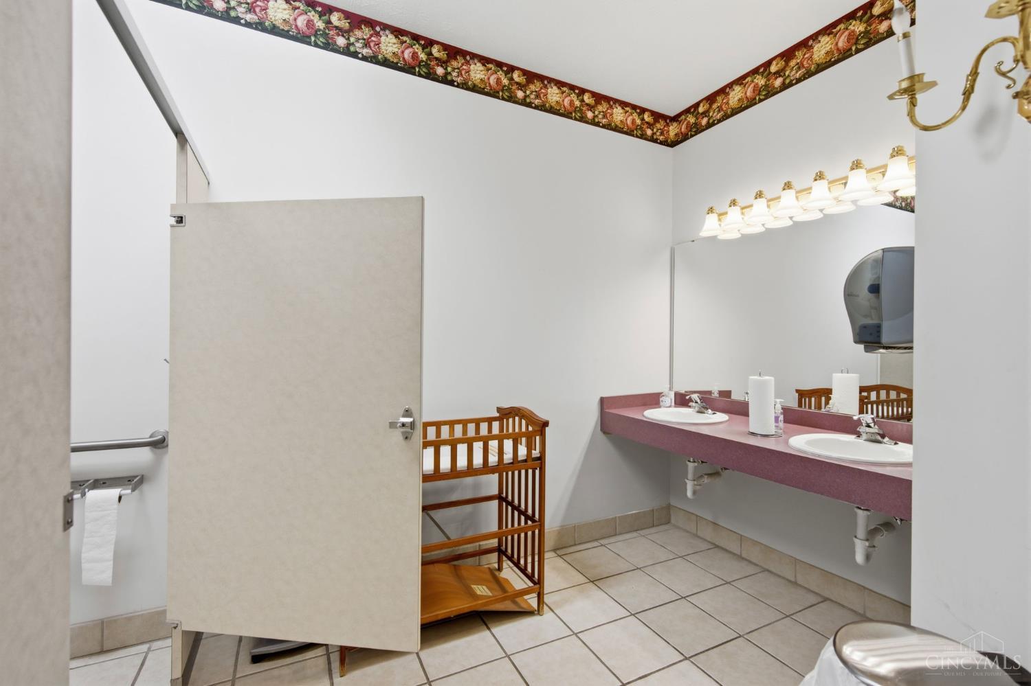 810 N Broadway Street