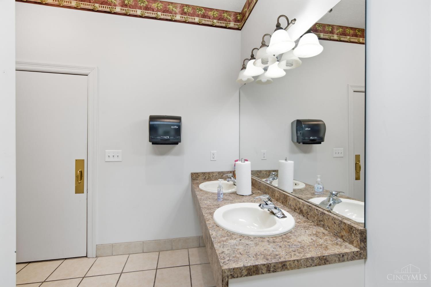 810 N Broadway Street