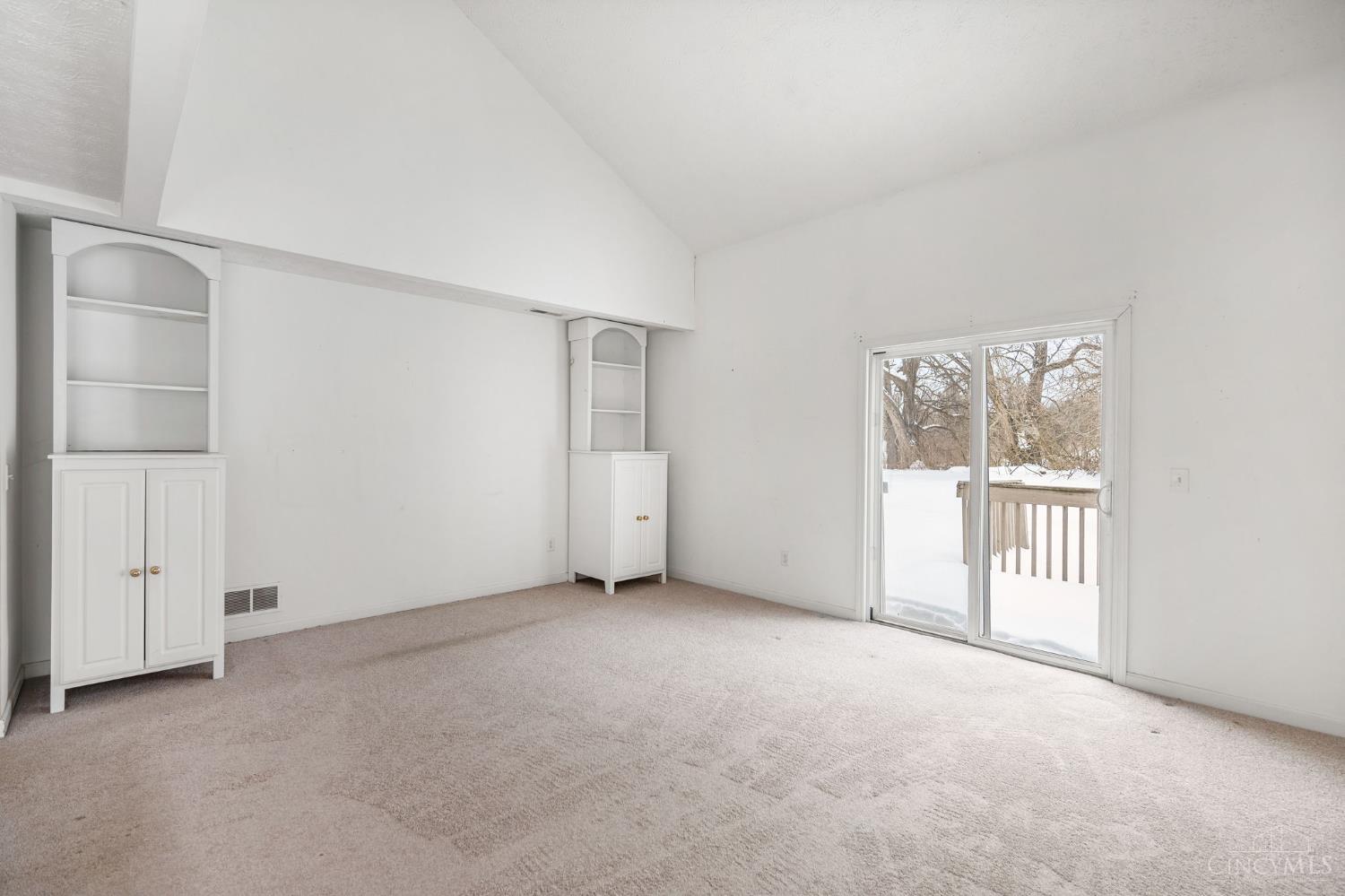 854 Round Hill Court