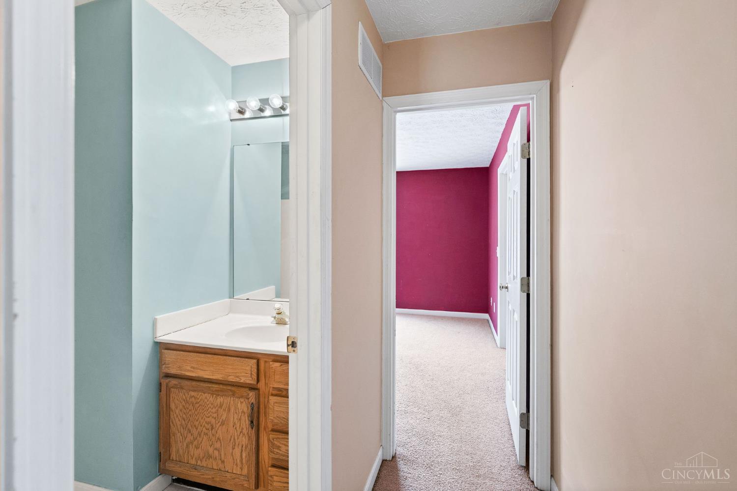 854 Round Hill Court