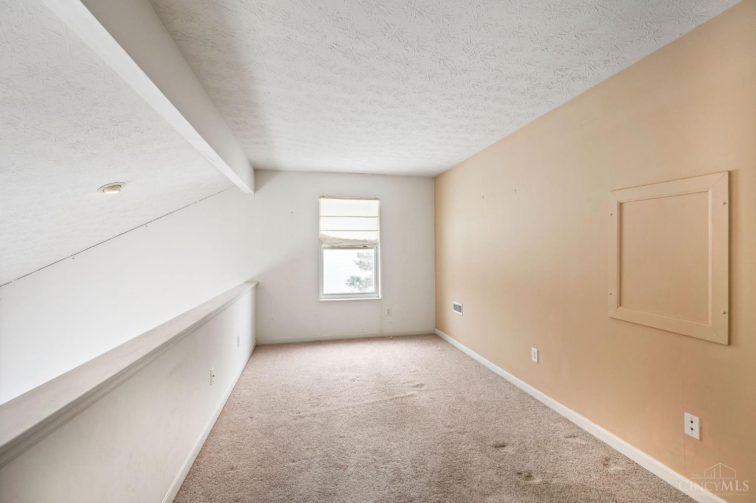 854 Round Hill Court